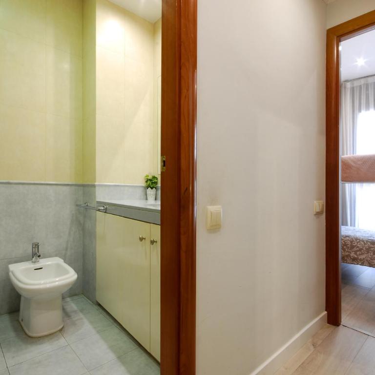 Magnífico apartamento en el centro - Three-Bedroom Apartment - 29