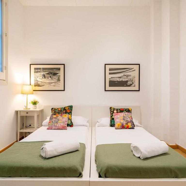 Apartamento de Lujo 7 Hab con balcón en Gran Vía -Grupos hasta 14 - 8min a pie Passeig Gràcia - Apartment - 24