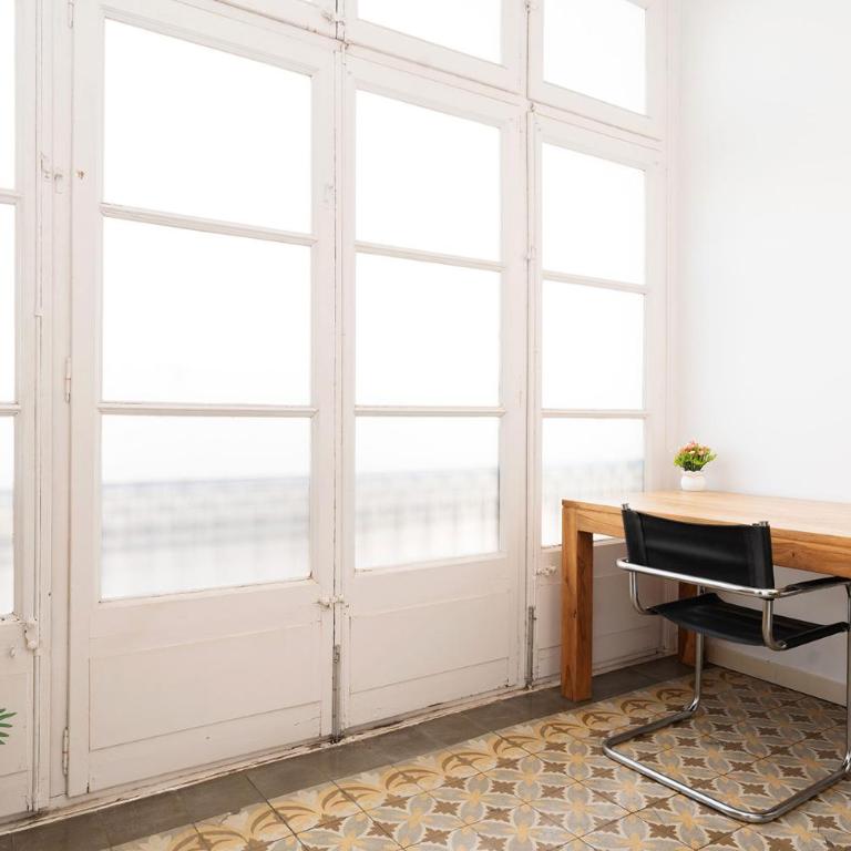 Apartamento de Lujo 7 Hab con balcón en Gran Vía -Grupos hasta 14 - 8min a pie Passeig Gràcia - Apartment - 34