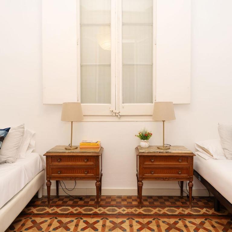 Apartamento de Lujo 7 Hab con balcón en Gran Vía -Grupos hasta 14 - 8min a pie Passeig Gràcia - Apartment - 47
