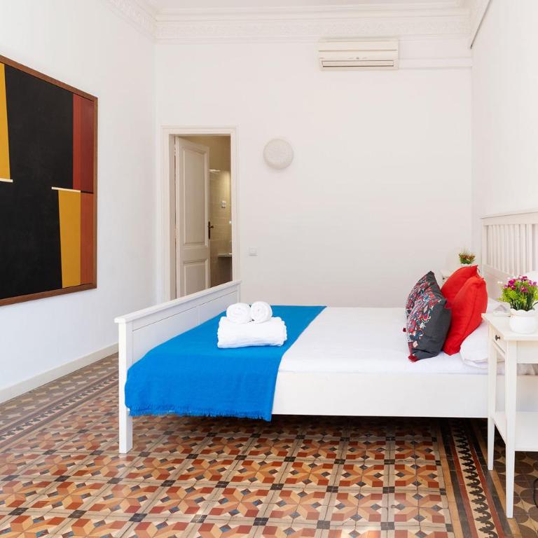 Apartamento de Lujo 7 Hab con balcón en Gran Vía -Grupos hasta 14 - 8min a pie Passeig Gràcia - Apartment - 22