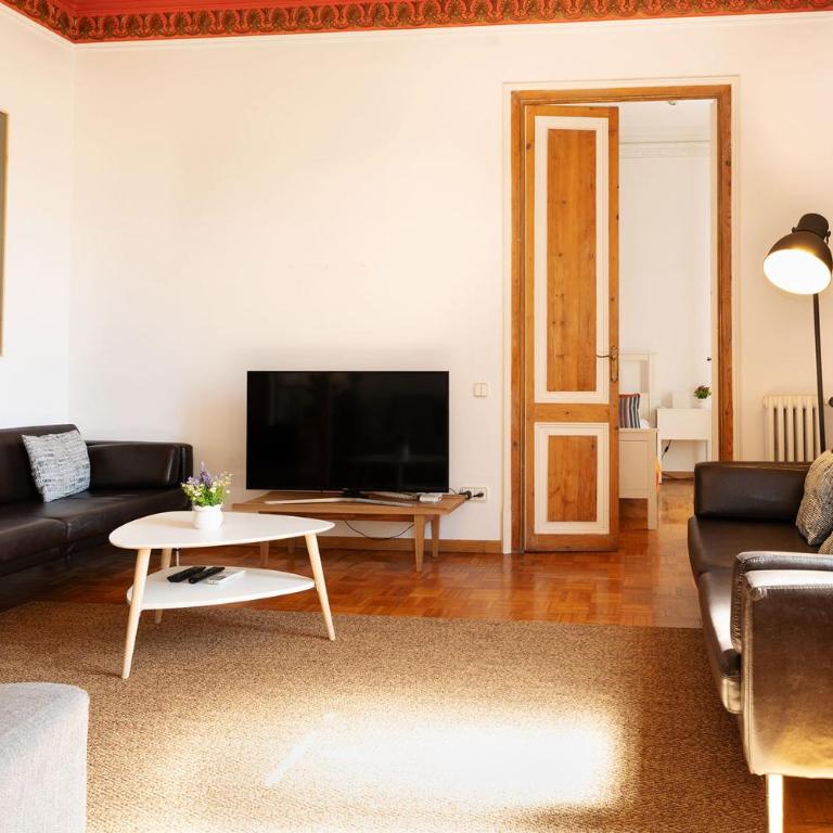 Apartamento de Lujo 7 Hab con balcón en Gran Vía -Grupos hasta 14 - 8min a pie Passeig Gràcia - Apartment - 10