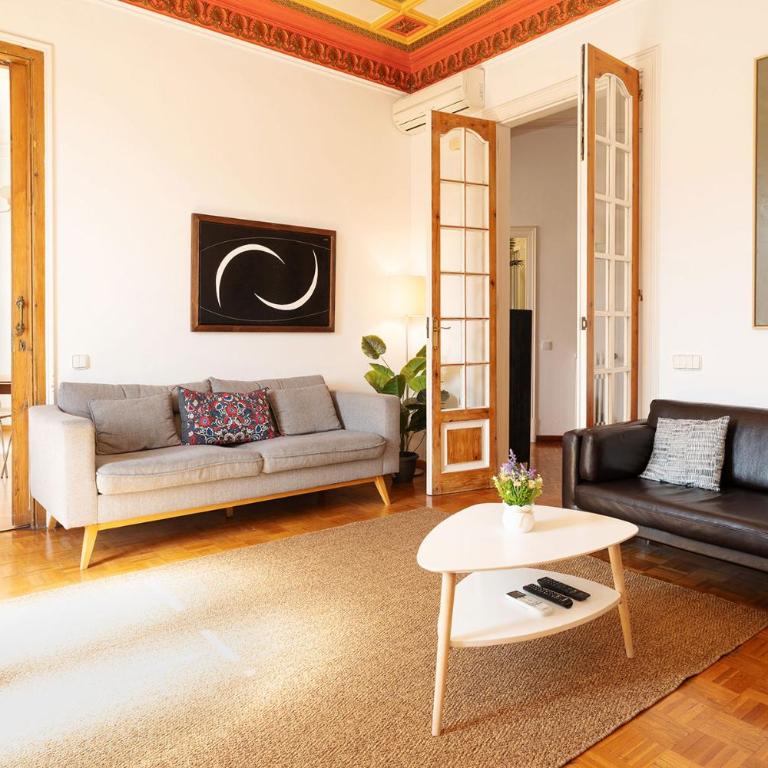 Apartamento de Lujo 7 Hab con balcón en Gran Vía -Grupos hasta 14 - 8min a pie Passeig Gràcia - Apartment - 9