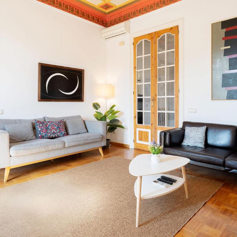 Apartamento de Lujo 7 Hab con balcón en Gran Vía -Grupos hasta 14 - 8min a pie Passeig Gràcia - Apartment - 7