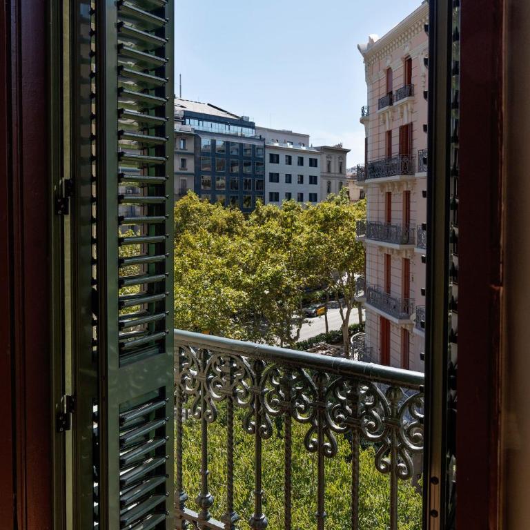 Apartamento de Lujo 7 Hab con balcón en Gran Vía -Grupos hasta 14 - 8min a pie Passeig Gràcia - Apartment - 63