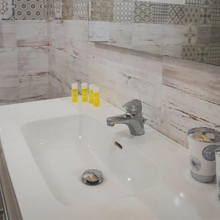 La Ficurinia - Three-Bedroom Apartment - 20