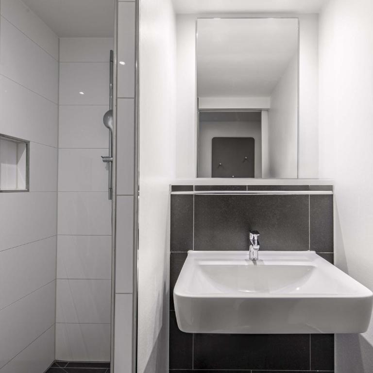 B&B Hotel München-Olympiapark - Standard Doppelzimmer - 4