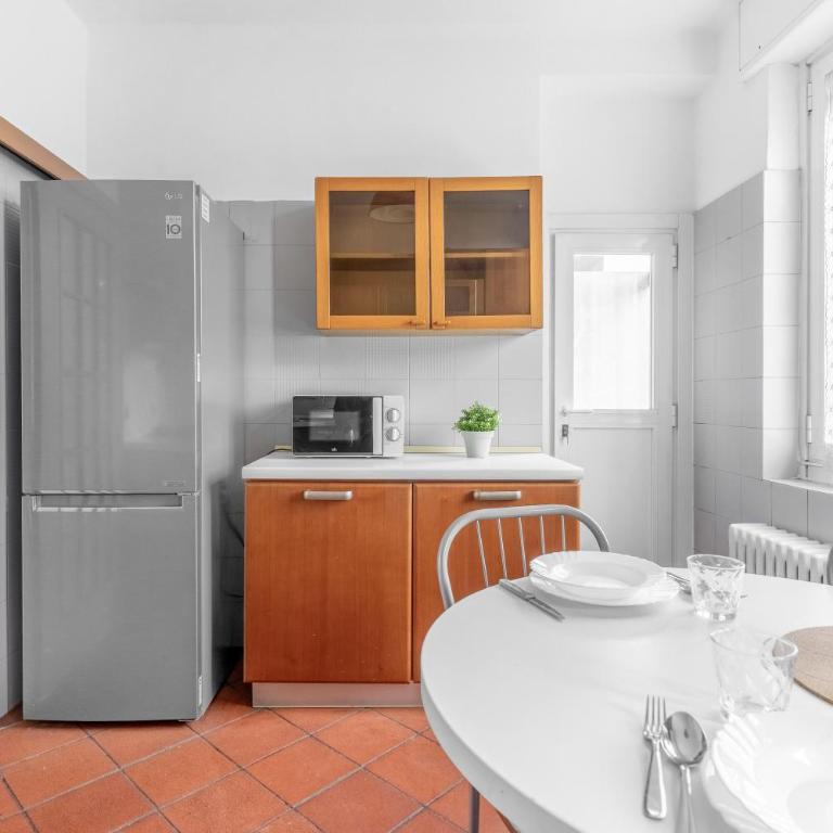 RI2 -Loreto-Duomo- Central - Large - - Two-Bedroom Apartment - 2
