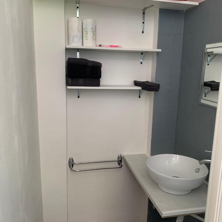 Appartement F2 agréable avec terrasse - Appartement 1 Chambre - 2