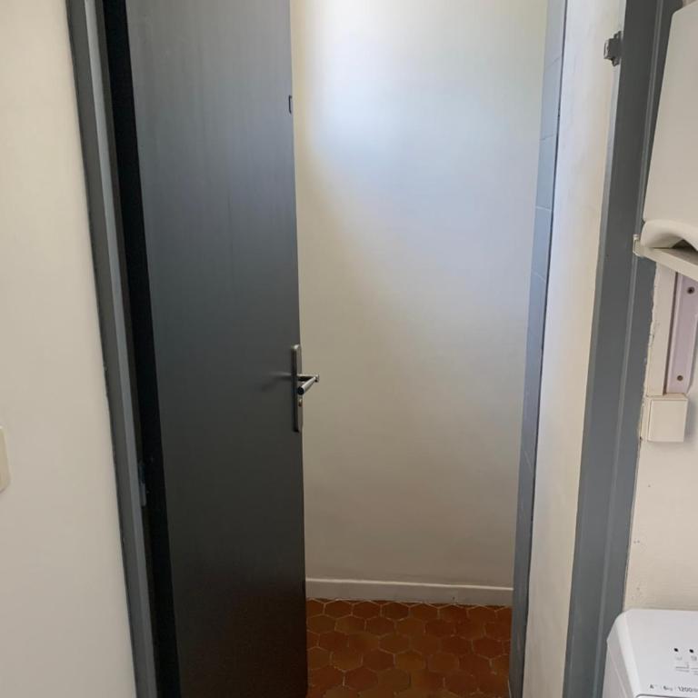 Appartement F2 agréable avec terrasse - Appartement 1 Chambre - 3