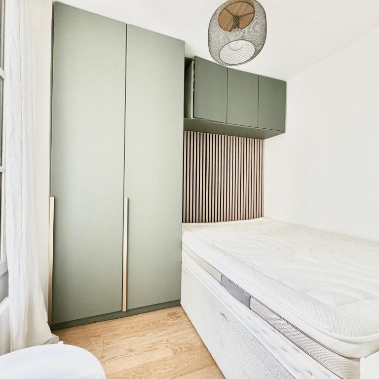 Whole appartment and not shared - in Center Secured and Elegant Area in Paris - Chambre Double avec Salle de Bains Privative - 2