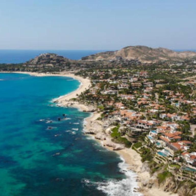 Modern Beachfront Escape in Cabo - Vacation Home - 10