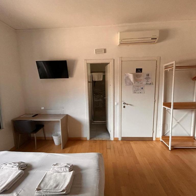 Luciano Laterani Guest House - Camera Quadrupla Superior - 6