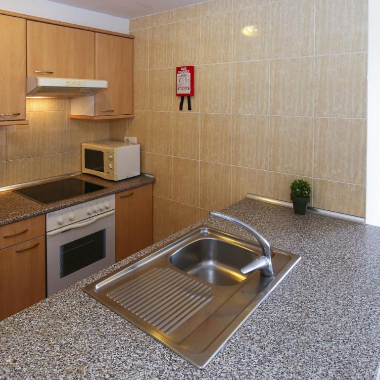 Residencial LOS JUNCOS III La Pineda - Apartment - 22