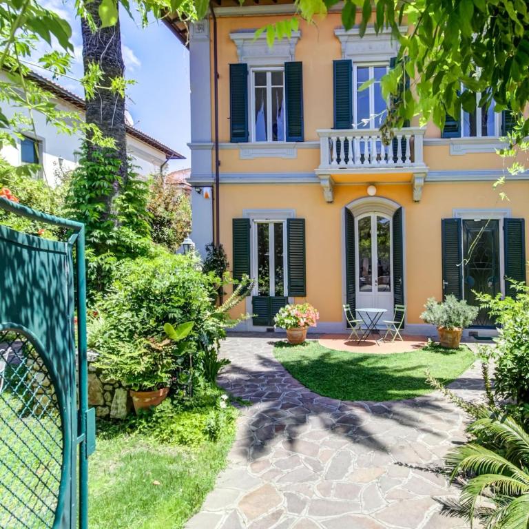 Pisa Getaway by the Tower - Five-Bedroom Holiday Home - 37