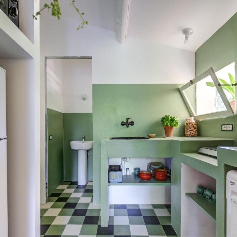 Pisa Getaway by the Tower - Five-Bedroom Holiday Home - 25