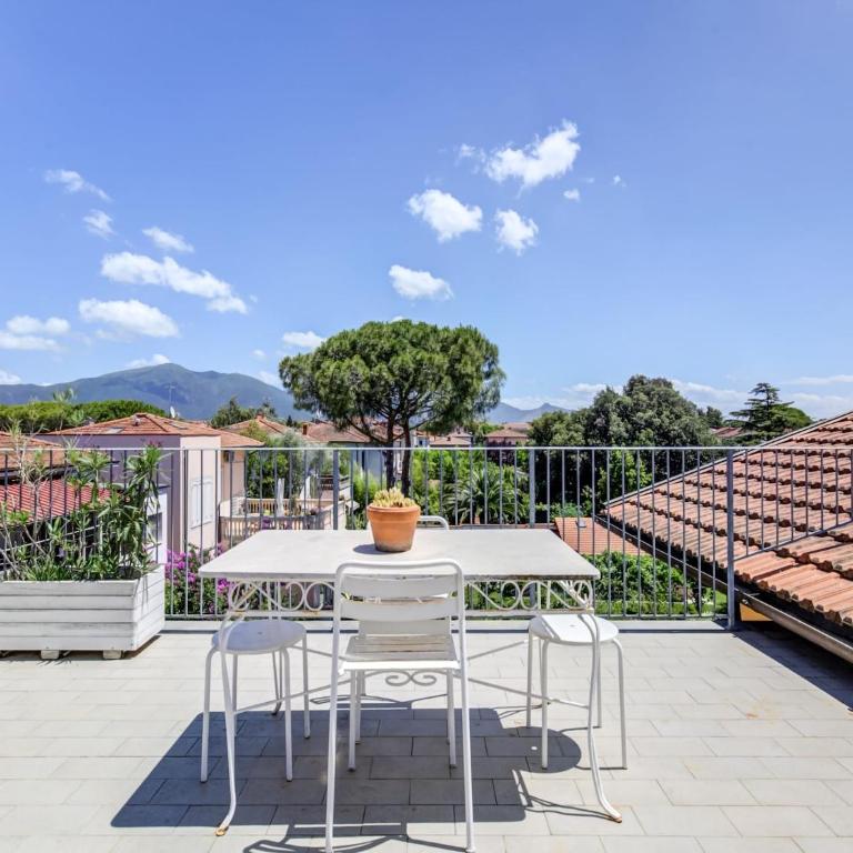 Pisa Getaway by the Tower - Five-Bedroom Holiday Home - 30