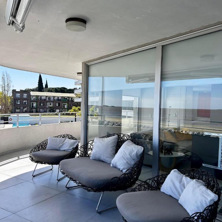Apto 2 Dormitorios Balcón Vista al Río - Two-Bedroom Apartment - 2