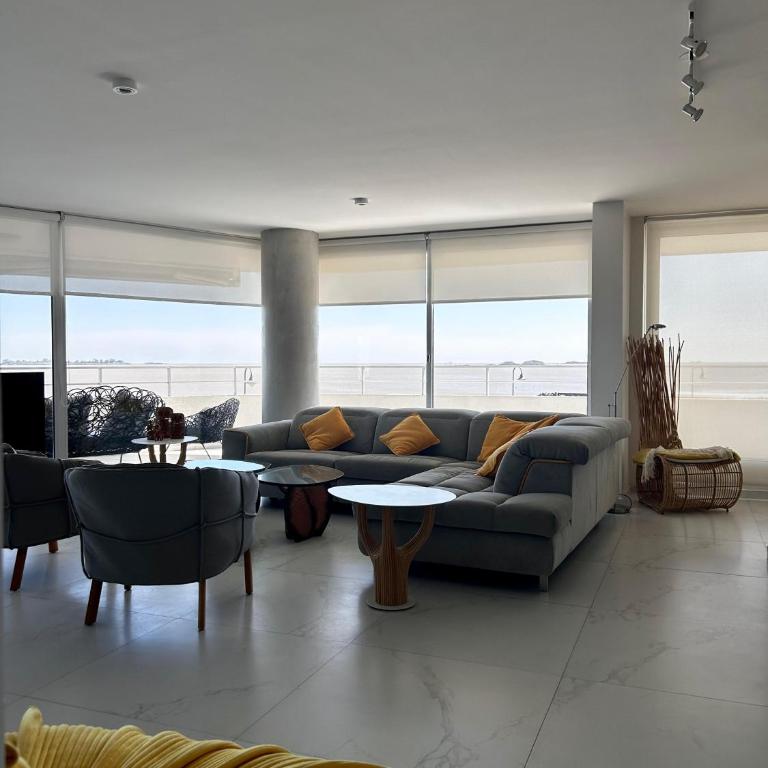 Apto 2 Dormitorios Balcón Vista al Río - Two-Bedroom Apartment - 1
