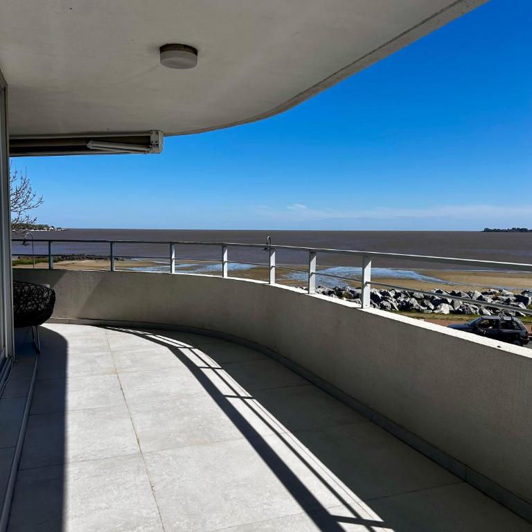 Apto 2 Dormitorios Balcón Vista al Río - Two-Bedroom Apartment - 16