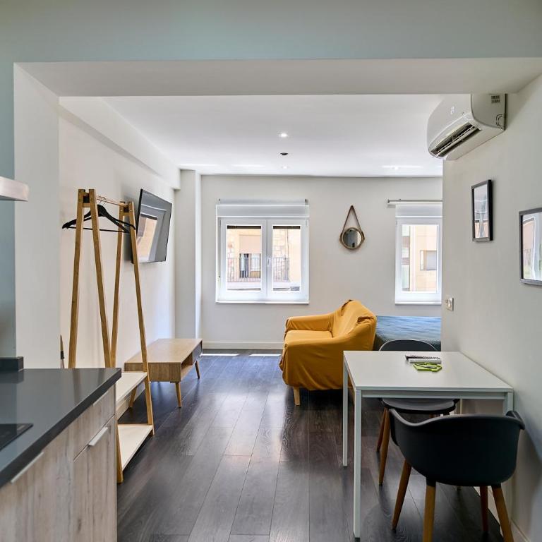 Apartamentos Arriba by gaiarooms - Estudio Superior - 16