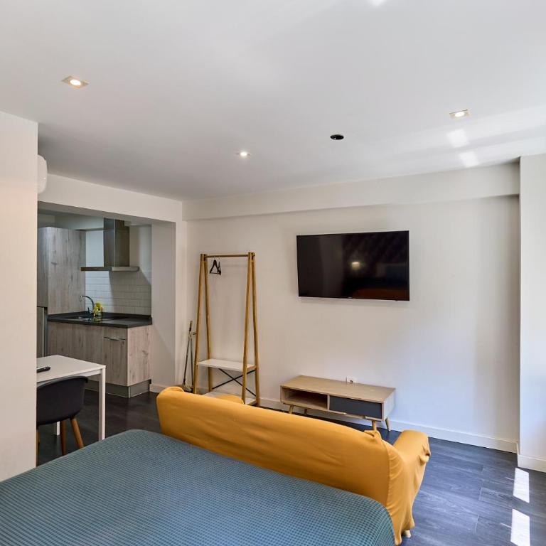 Apartamentos Arriba by gaiarooms - Estudio Superior - 17