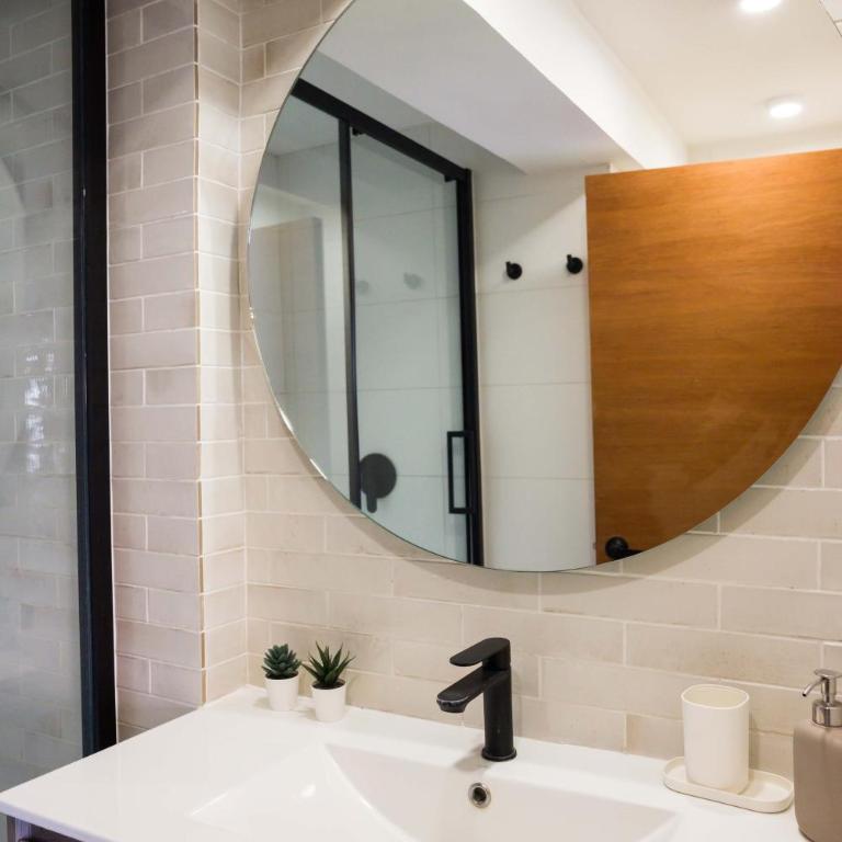 Chic Urban Retreat Modern Studio in Las Condes - Studio - 10