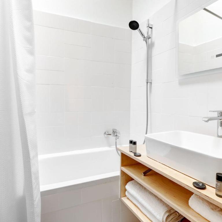 Suite Beausire charme parisien au cœur du Marais - Apartment - 8