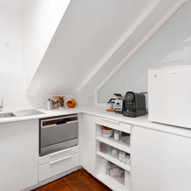Suite Beausire charme parisien au cœur du Marais - Apartment - 9