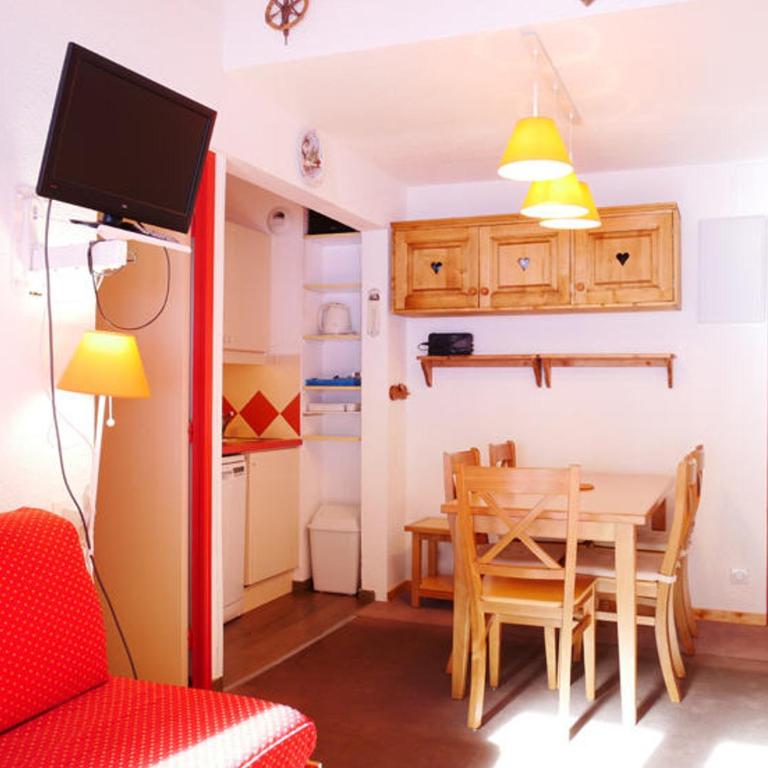 Appartement cosy 2 pièces + cabine, ski-in/ski-out, balcon sud, rénové, 6 pers, Montchavin Les Coches - FR-1-329-15 - Apartment (6 Adults) - 2