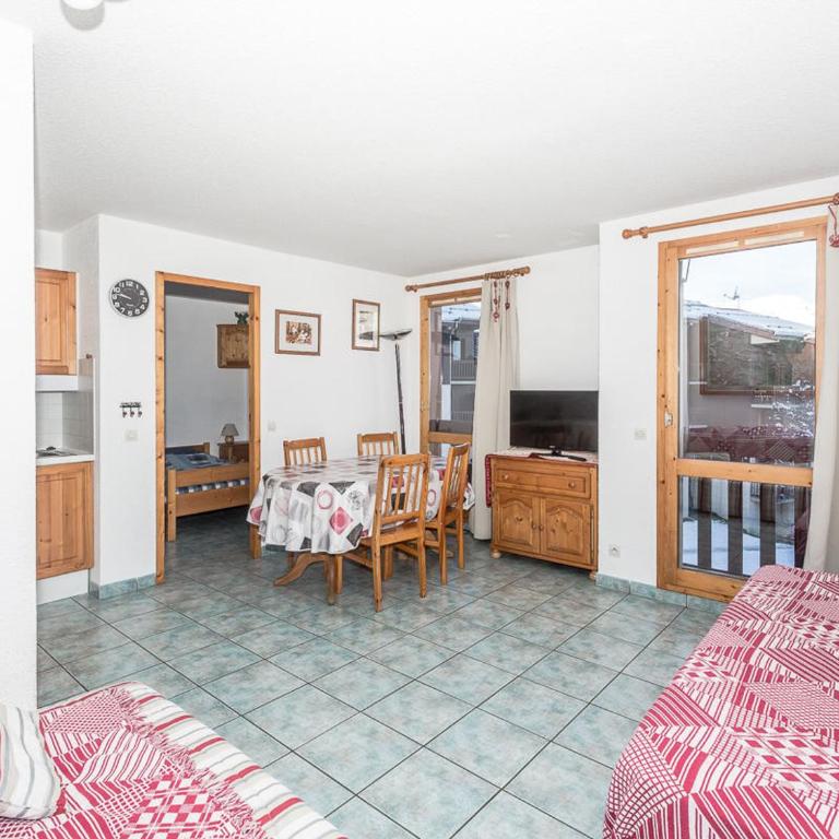 Appartement 2 pièces à 1min des pistes, balcon, casier à skis, parking gratuit, ménage inclus - FR-1-329-91 - Apartment - 3