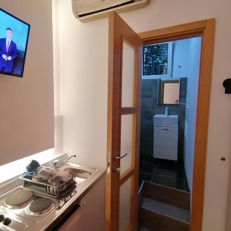 LuxSTAR - One-Bedroom Apartment - 8