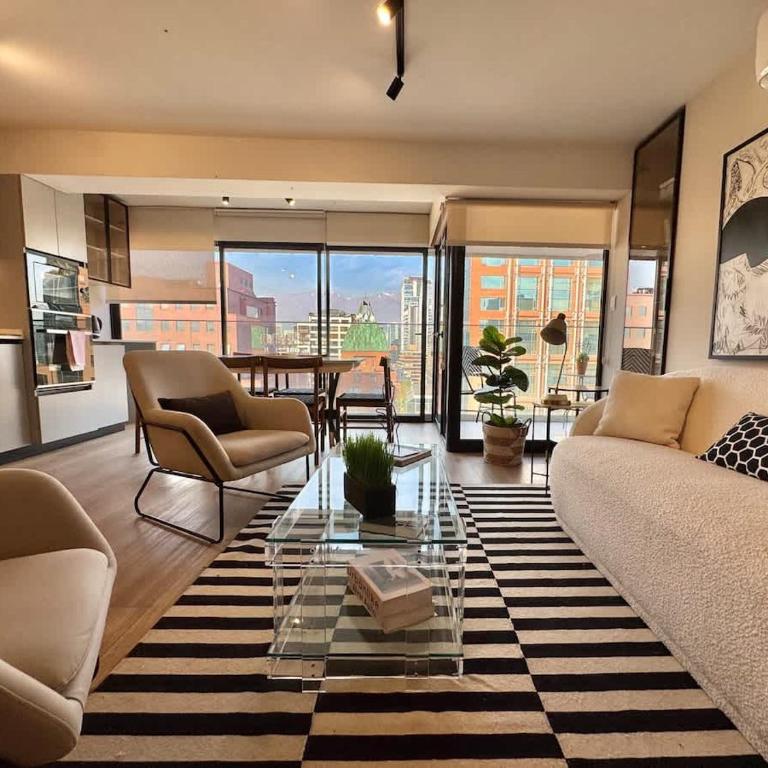 Moderno depto 2B y 2D en el corazón de Las Condes - Two-Bedroom Apartment with Balcony - 1