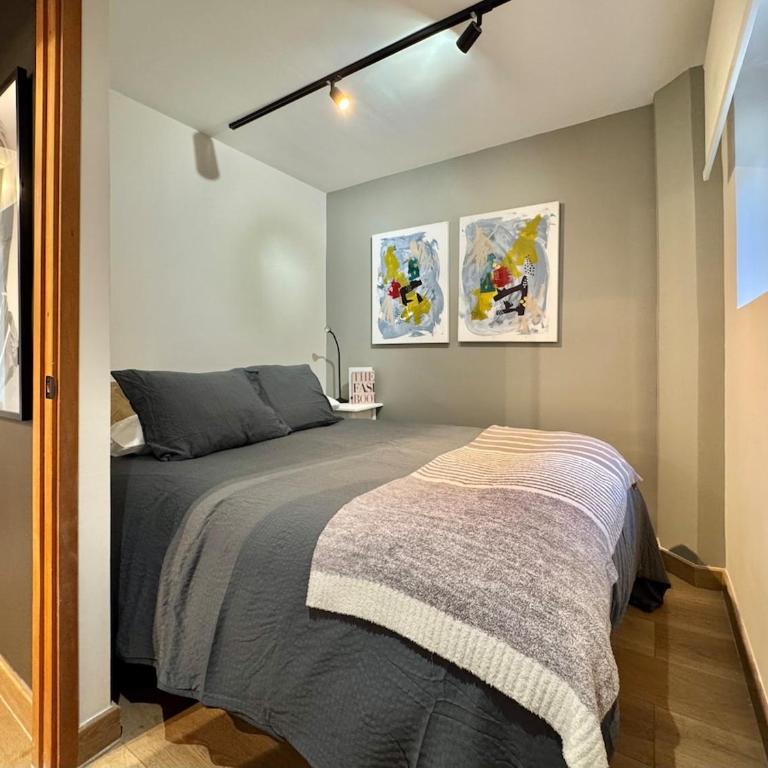 Moderno depto 2B y 2D en el corazón de Las Condes - Two-Bedroom Apartment with Balcony - 3