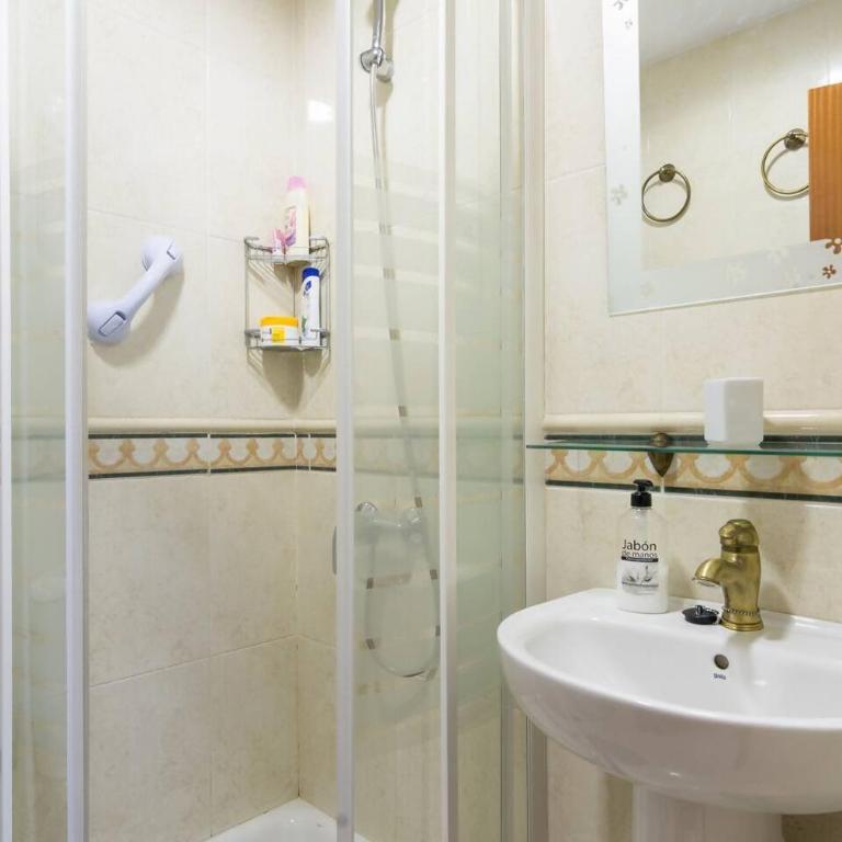 a 400m Plaza Nogalera Torremolinos 2 Dorm 4 pax - Apartamento de 2 dormitorios - 17