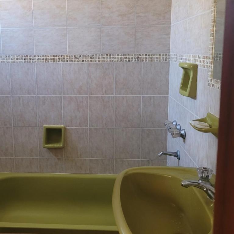 Apolo Hotel - Basic Triple Room - 4