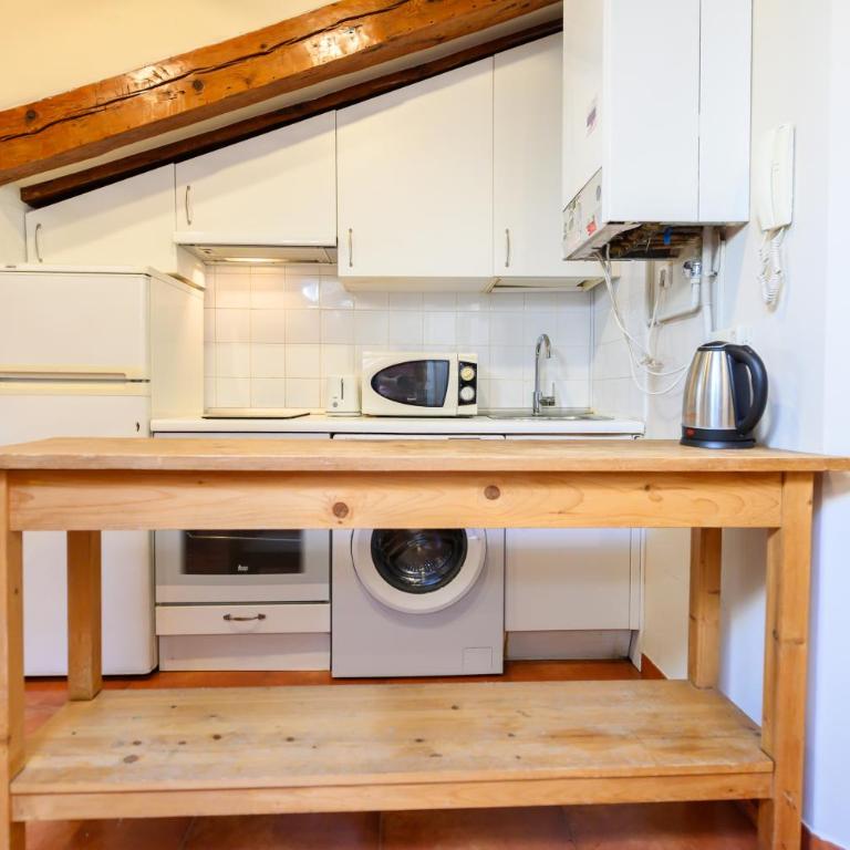 For You Rentals Preciosa Buhardilla TEMPORAL en plena Puerta del Sol de Madrid COR25 - Apartamento de 1 dormitorio - 27