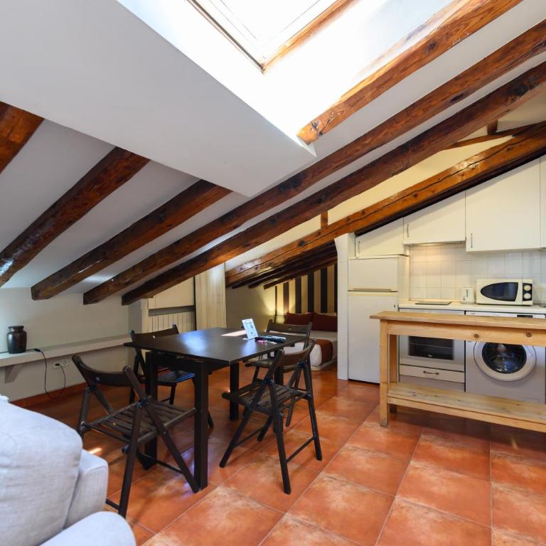 For You Rentals Preciosa Buhardilla TEMPORAL en plena Puerta del Sol de Madrid COR25 - Apartamento de 1 dormitorio - 21