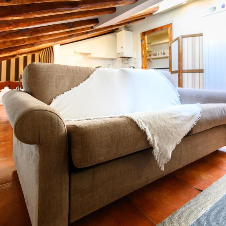 For You Rentals Preciosa Buhardilla TEMPORAL en plena Puerta del Sol de Madrid COR25 - Apartamento de 1 dormitorio - 35