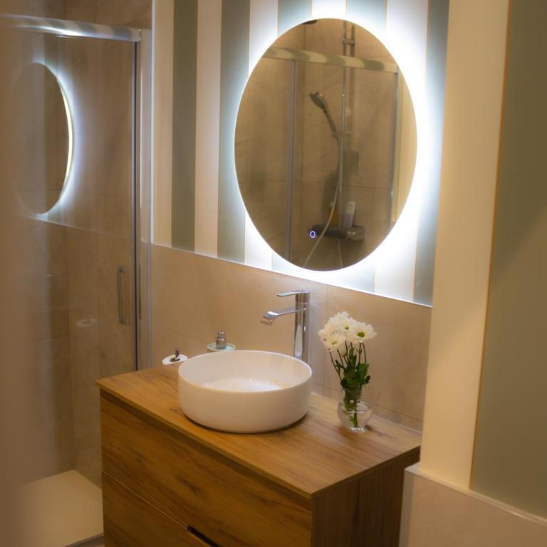Luminoso Bilbao - Two-Bedroom Apartment - 10