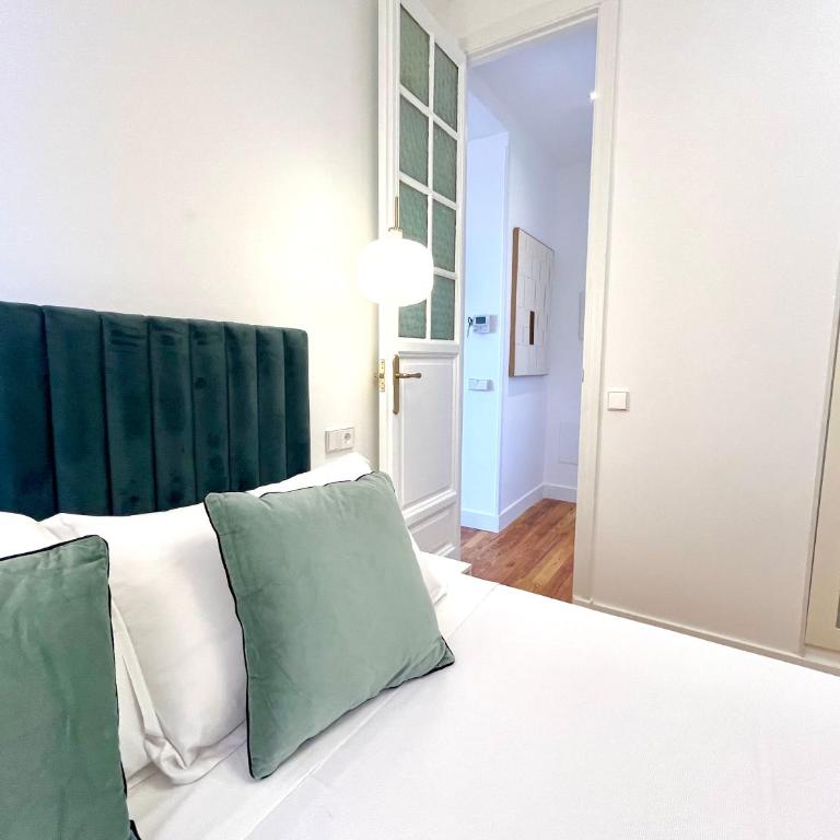 dPLACE to Be - Apartamentos de Lujo en Centro Histórico - One-Bedroom Apartment with Balcony and City View - 13