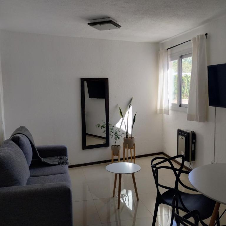 Luminoso y moderno departamento con cochera en la Ciudad de Mendoza - Apartamento de 2 dormitorios - 1
