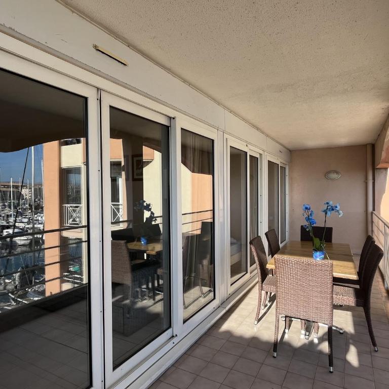 Cap Hermes 200 residence avec piscine et vue port - Apartment mit 2 Schlafzimmern, Terrasse und Meerblick - 11
