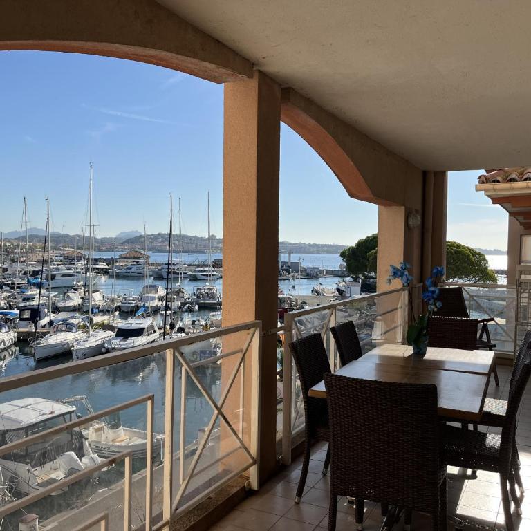 Cap Hermes 200 residence avec piscine et vue port - Apartment mit 2 Schlafzimmern, Terrasse und Meerblick - 13