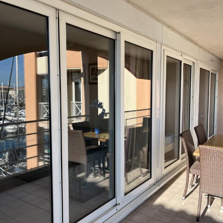 Cap Hermes 200 residence avec piscine et vue port - Apartment mit 2 Schlafzimmern, Terrasse und Meerblick - 22