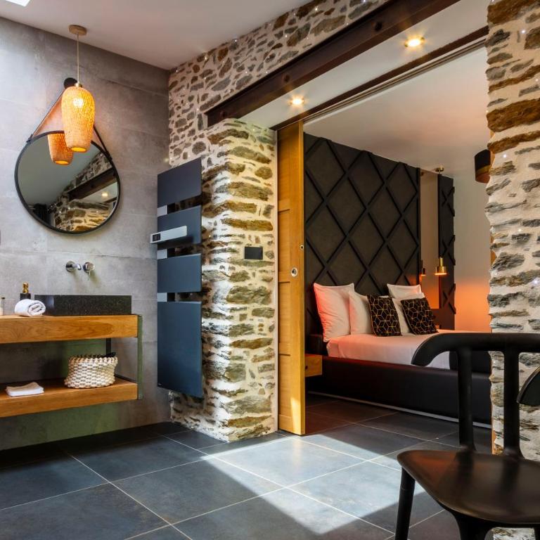 Nuit confort avec Balnéo XXL privative et Climatisation - Maison 1 Chambre - 10