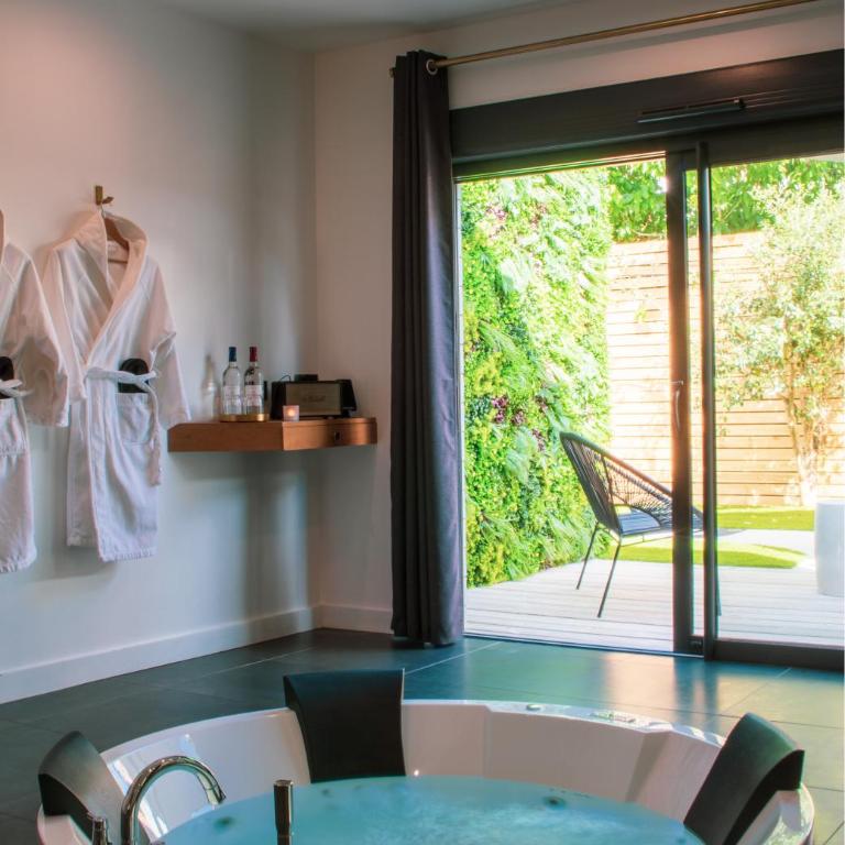Nuit confort avec Balnéo XXL privative et Climatisation - Maison 1 Chambre - 21