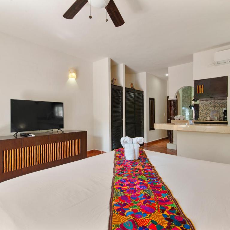 Hotel Riviera Del Sol - Deluxe King Studio - 13