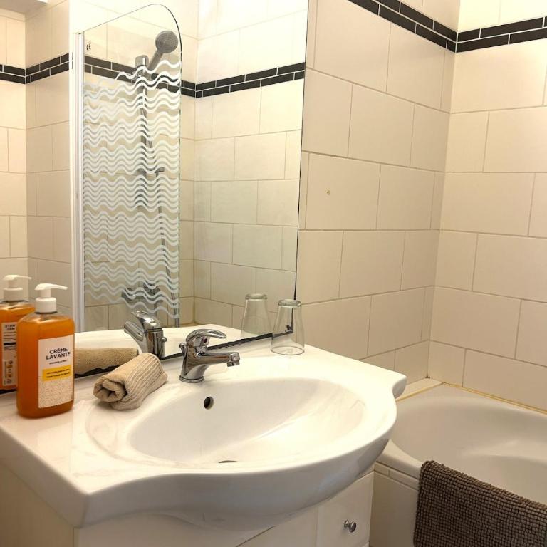 Petit Patapon - T2 Hyper Centre - Two-Bedroom Apartment - 8