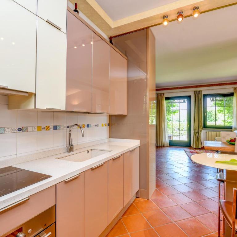 Villa Artemisia Luxury, Pool & Jacuzzi, 300m from Lake Garda - Villa - 22